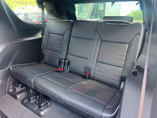 2025 Onyx Black GMC Yukon AT4 Ultimate 4X4 SUV