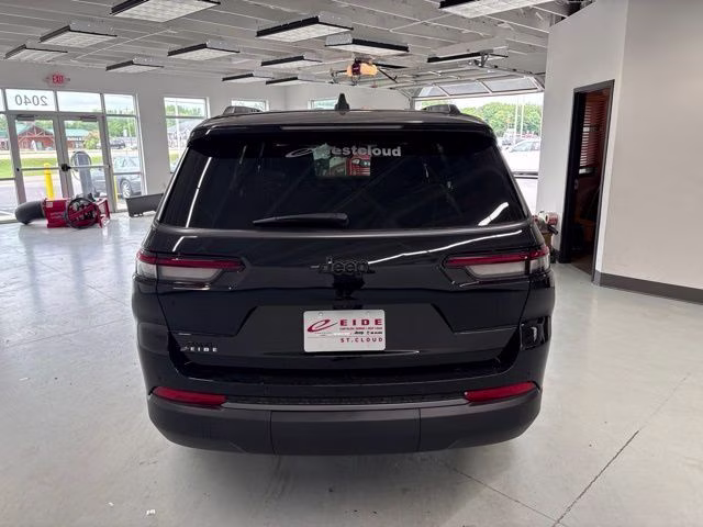 2026 Diamond Black Crystal Pearlcoat Jeep Grand Cherokee L Limited 4X4 SUV