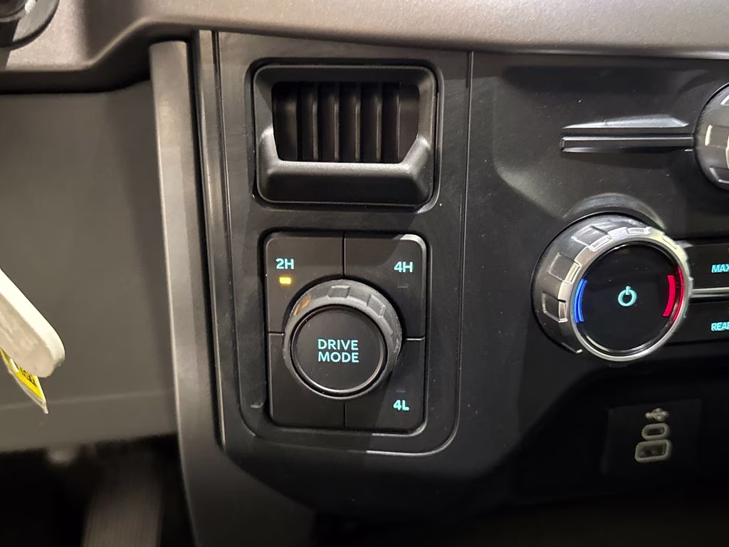 2025 Oxford White Ford F-150 XLT 4X4 Truck