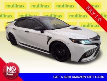 2022 Wind Chill Pearl/Midnight Black Metallic Toyota Camry XSE FWD Sedan