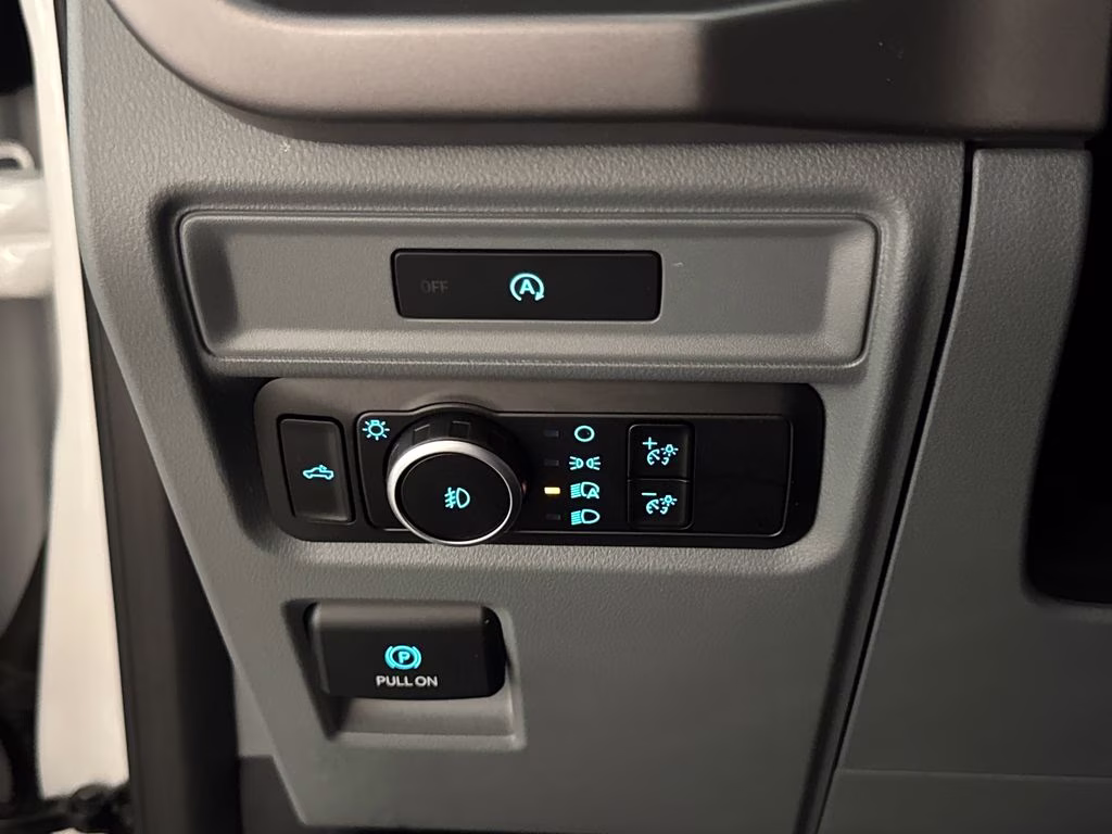 2025 Oxford White Ford F-150 XLT 4X4 Truck