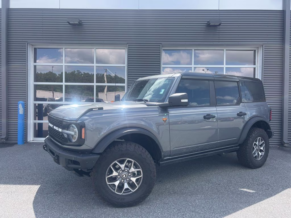 2025 Gray Metallic Ford Bronco Badlands 4X4 SUV
