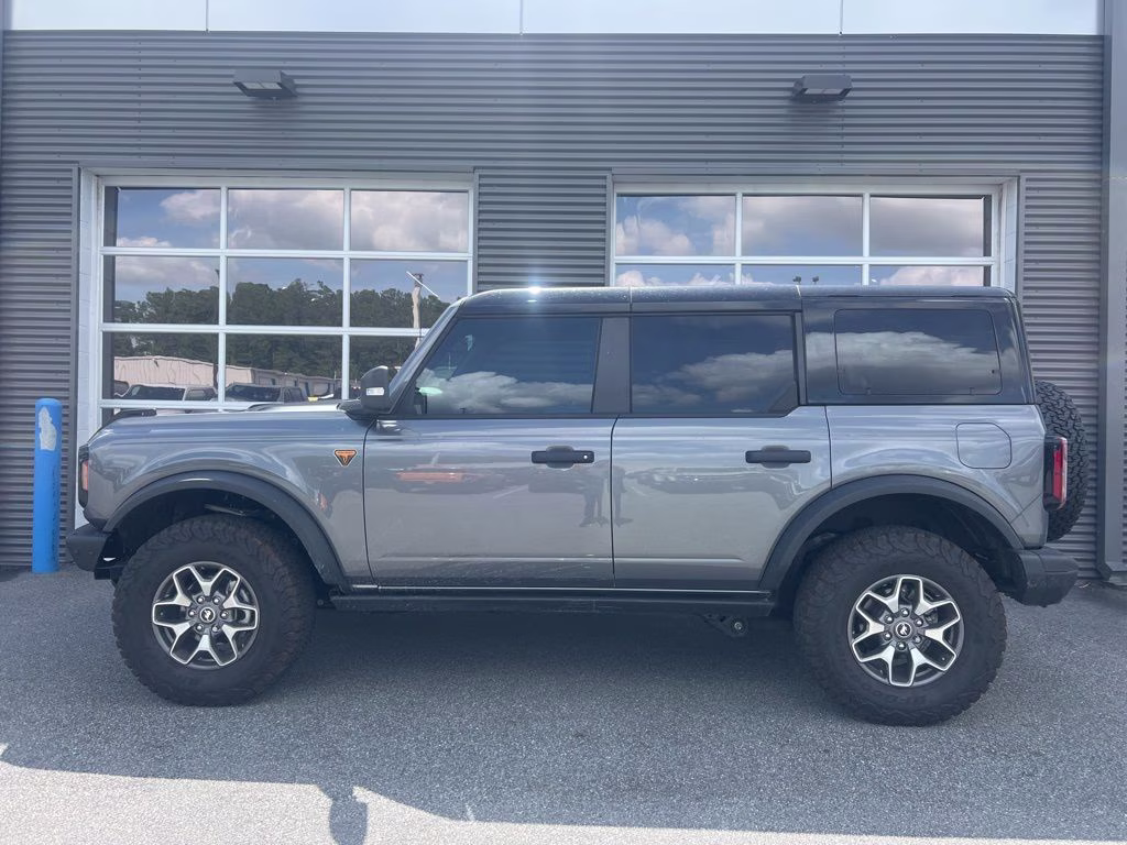 2025 Gray Metallic Ford Bronco Badlands 4X4 SUV