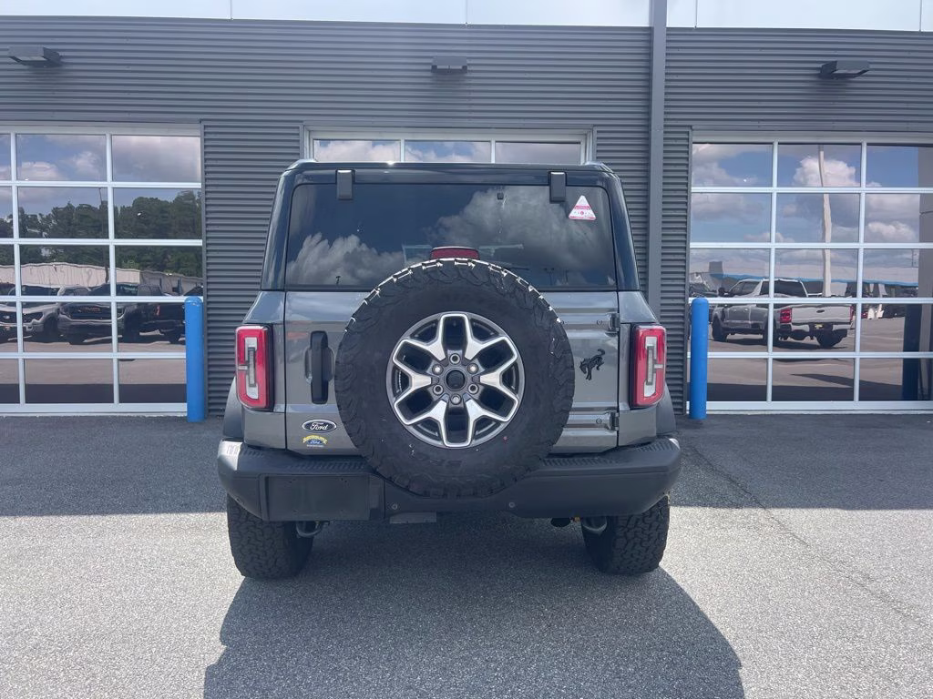 2025 Gray Metallic Ford Bronco Badlands 4X4 SUV