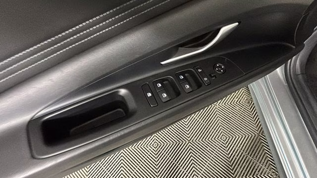 2023 Silver Hyundai Elantra SEL FWD Sedan