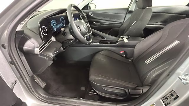 2023 Silver Hyundai Elantra SEL FWD Sedan