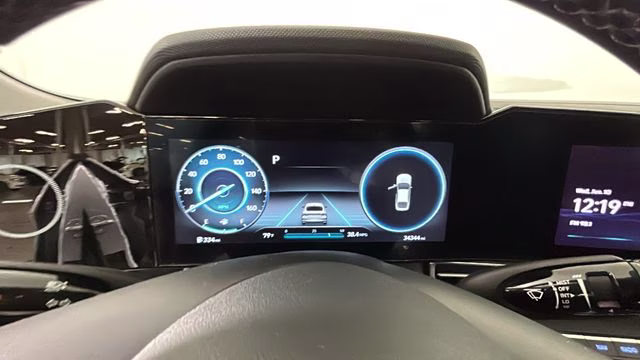 2023 Silver Hyundai Elantra SEL FWD Sedan