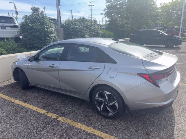 2023 Silver Hyundai Elantra SEL FWD Sedan