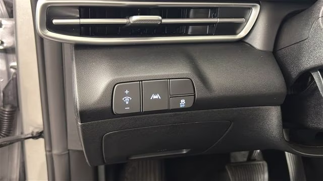 2023 Silver Hyundai Elantra SEL FWD Sedan