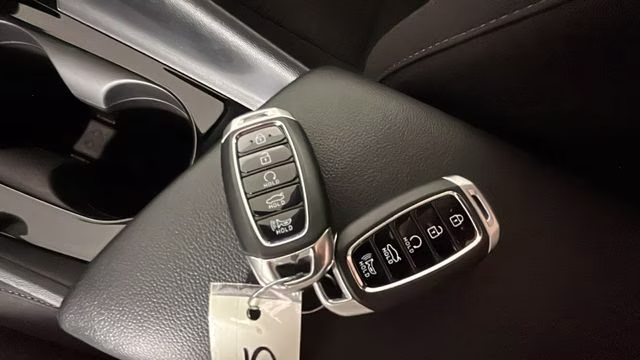 2023 Silver Hyundai Elantra SEL FWD Sedan