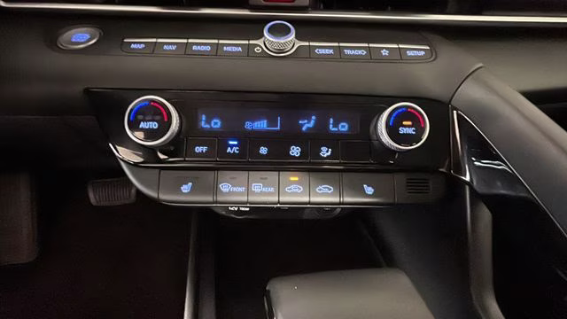 2023 Silver Hyundai Elantra SEL FWD Sedan