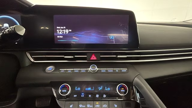 2023 Silver Hyundai Elantra SEL FWD Sedan