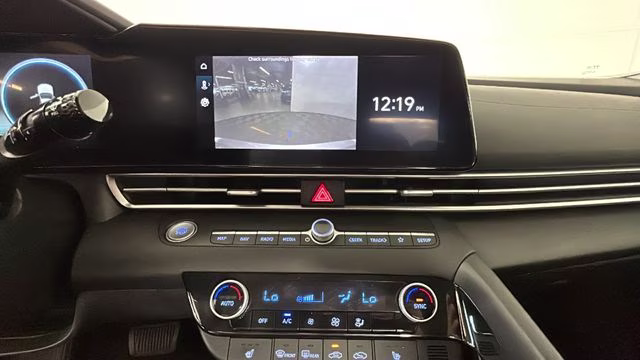 2023 Silver Hyundai Elantra SEL FWD Sedan