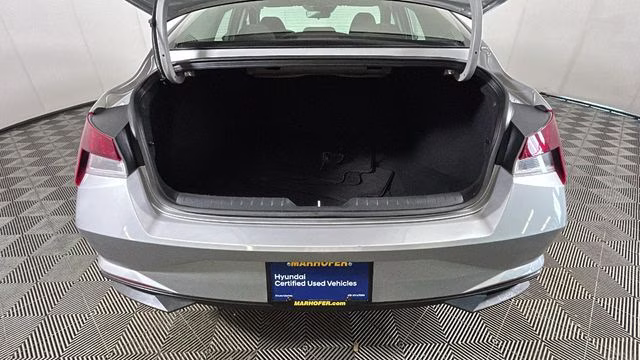 2023 Silver Hyundai Elantra SEL FWD Sedan