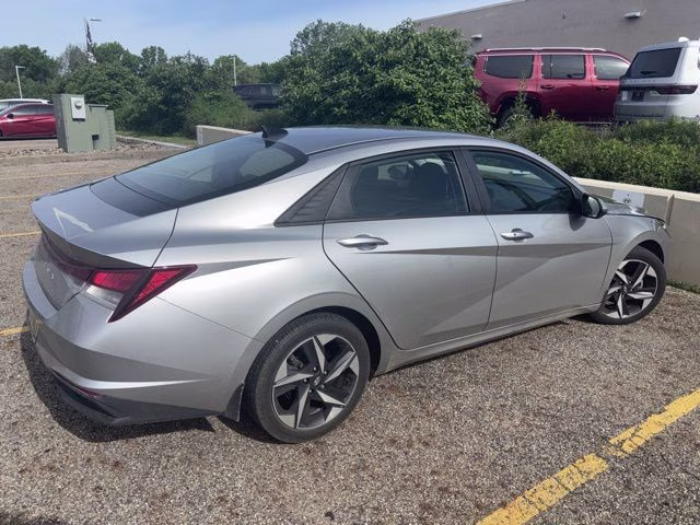 2023 Silver Hyundai Elantra SEL FWD Sedan