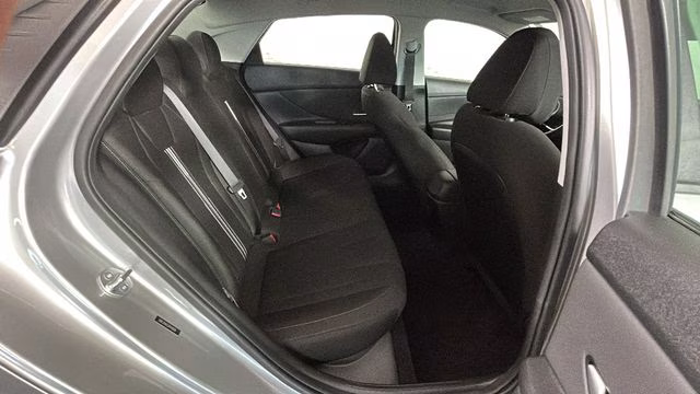 2023 Silver Hyundai Elantra SEL FWD Sedan