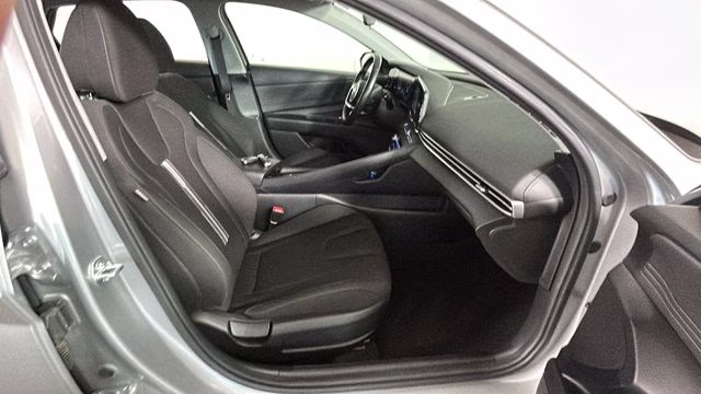 2023 Silver Hyundai Elantra SEL FWD Sedan