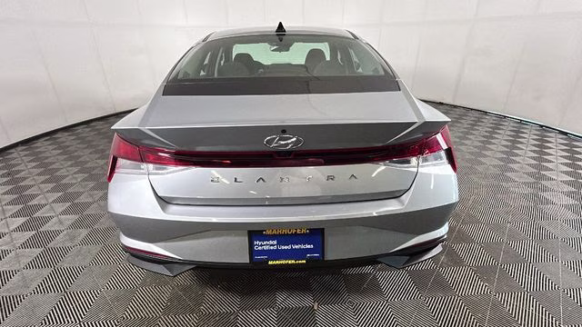 2023 Silver Hyundai Elantra SEL FWD Sedan
