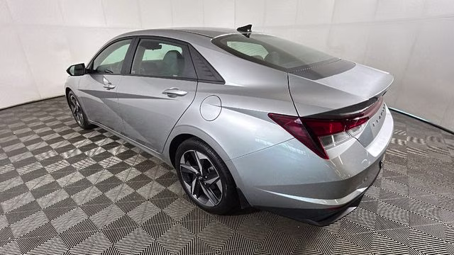 2023 Silver Hyundai Elantra SEL FWD Sedan