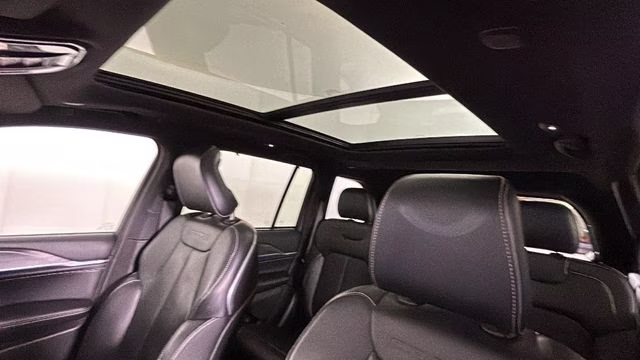 2022 Baltic Gray Metallic Clearcoat Jeep Grand Cherokee Overland 4xe 4X4 SUV