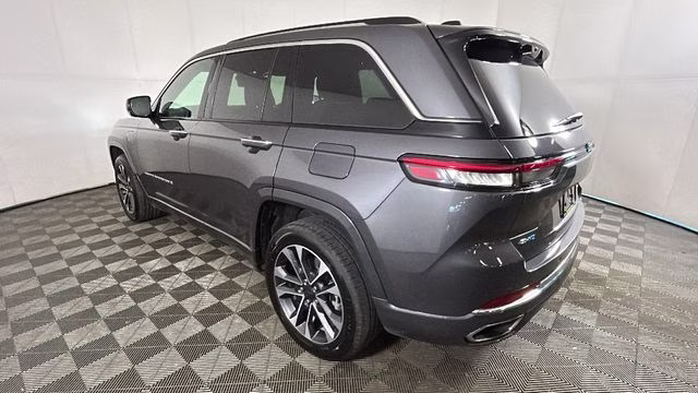 2022 Baltic Gray Metallic Clearcoat Jeep Grand Cherokee Overland 4xe 4X4 SUV