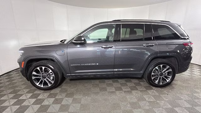 2022 Baltic Gray Metallic Clearcoat Jeep Grand Cherokee Overland 4xe 4X4 SUV