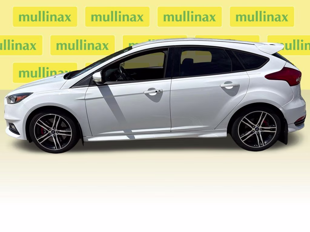 2017 Oxford White Ford Focus ST FWD Hatchback