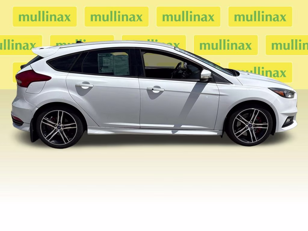 2017 Oxford White Ford Focus ST FWD Hatchback
