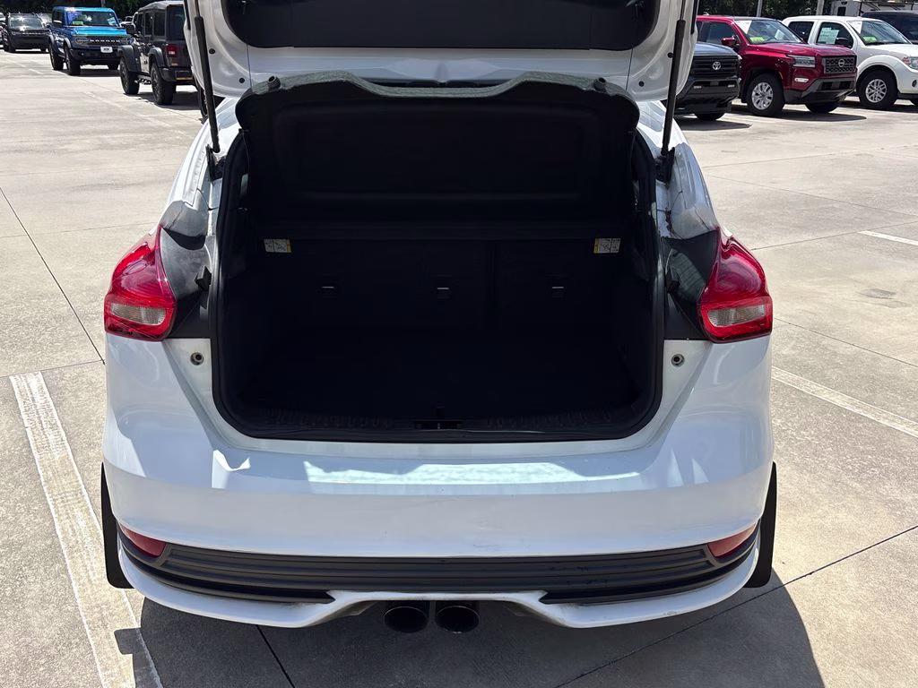 2017 Oxford White Ford Focus ST FWD Hatchback