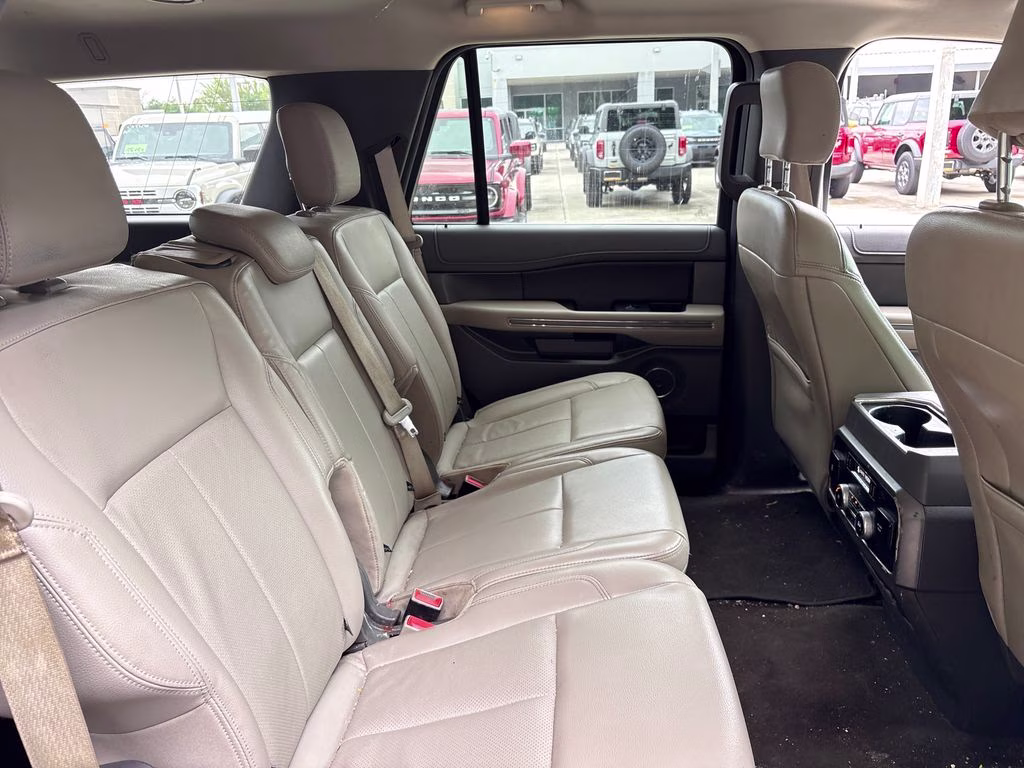 2020 Magnetic Ford Expedition XLT RWD SUV