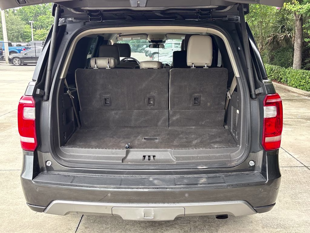 2020 Magnetic Ford Expedition XLT RWD SUV