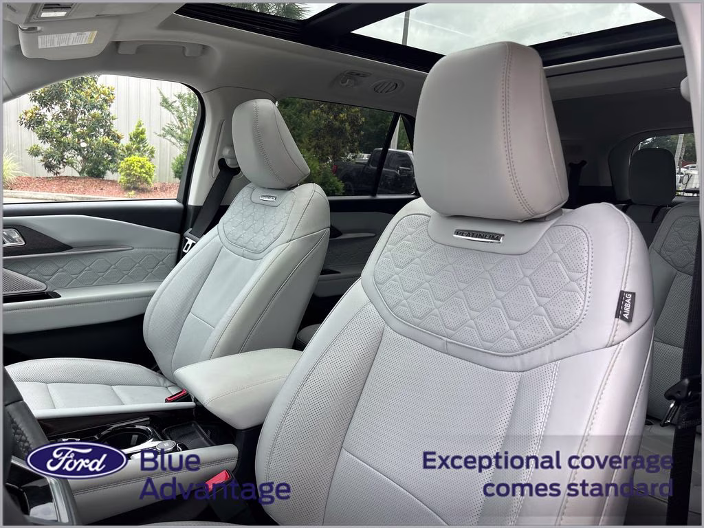 2025 Star White Metallic Tri-Coat Ford Explorer Platinum 4X4 SUV