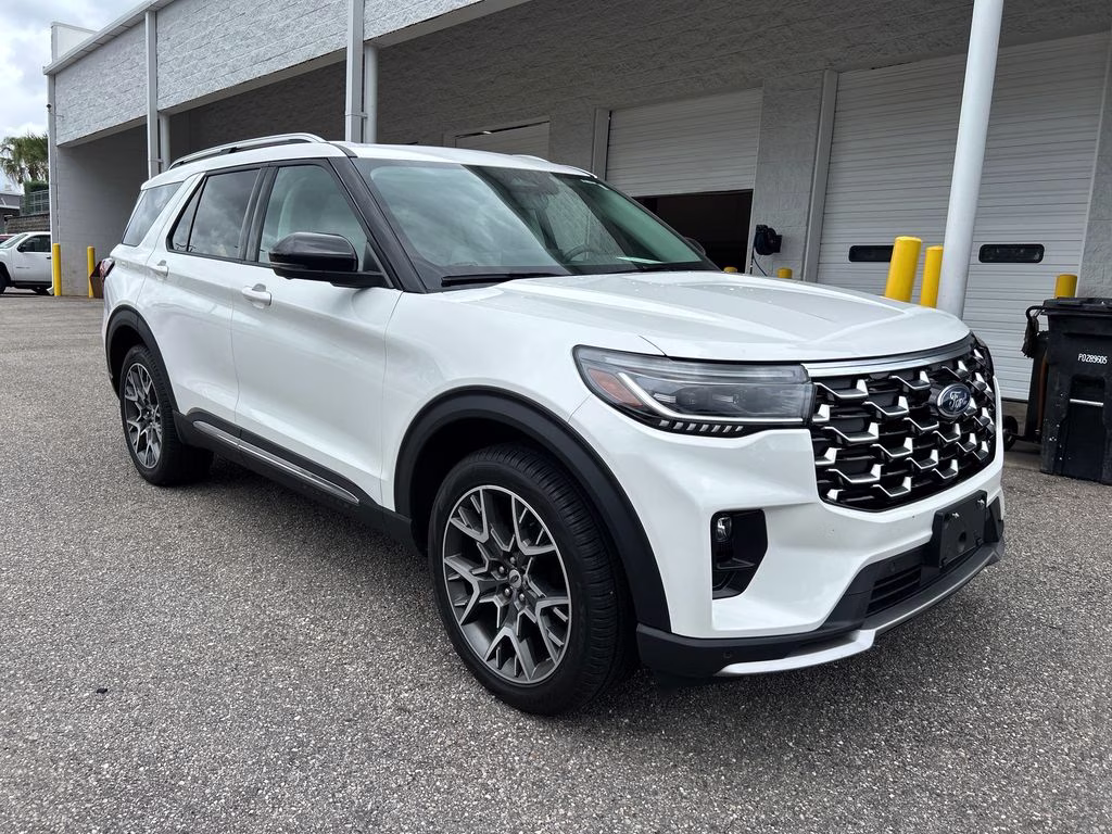 2025 White Metallic Ford Explorer Platinum 4X4 SUV