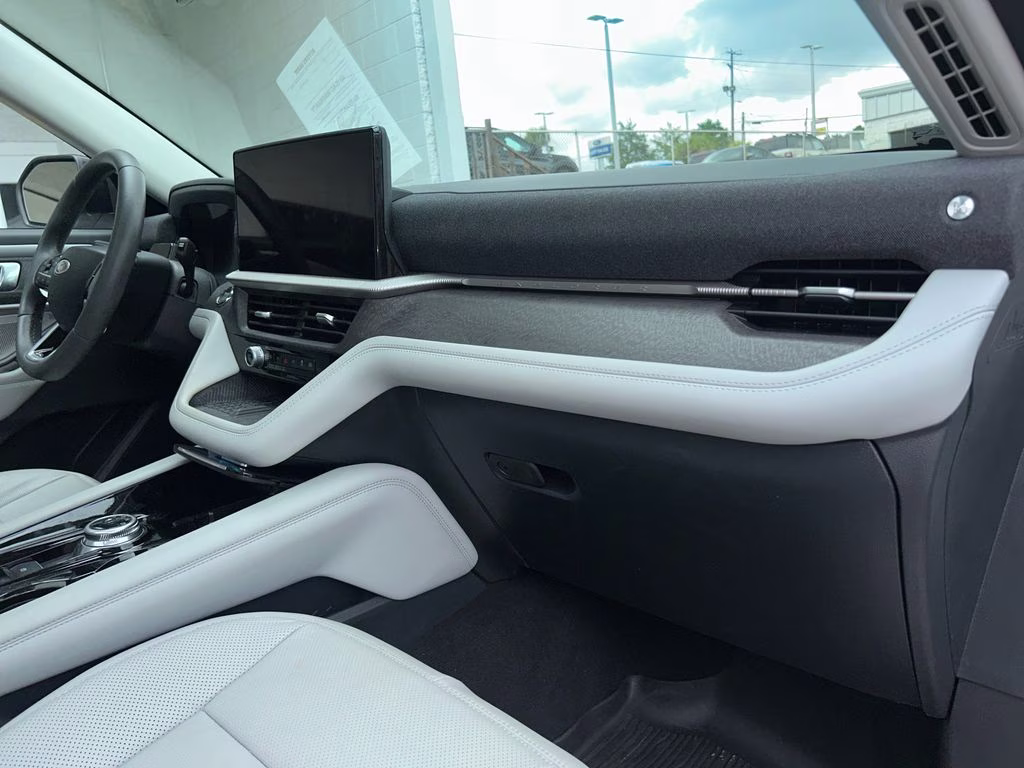 2025 White Metallic Ford Explorer Platinum 4X4 SUV