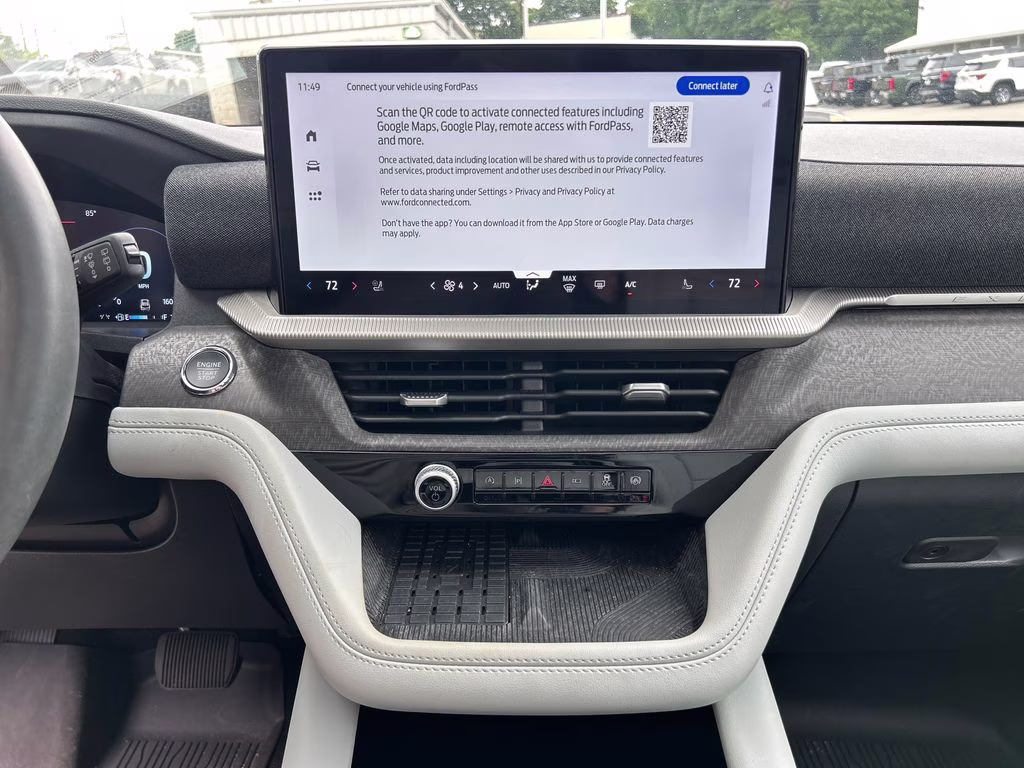 2025 White Metallic Ford Explorer Platinum 4X4 SUV