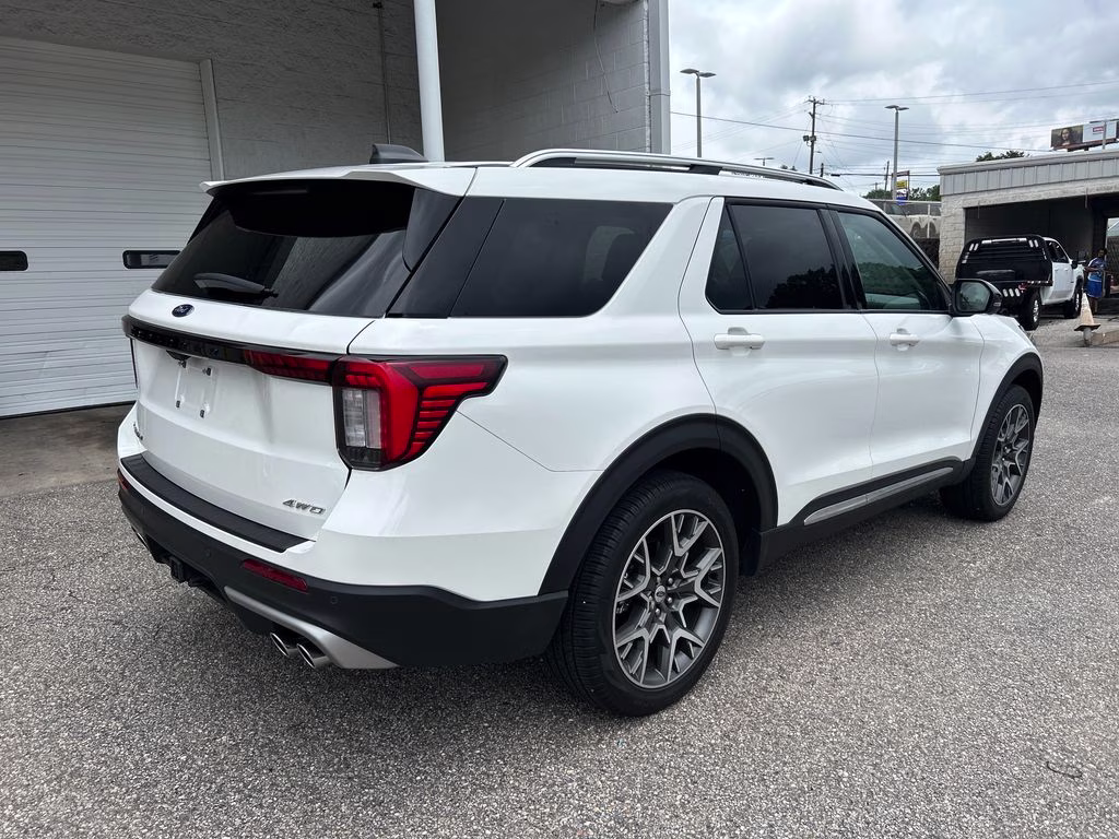 2025 White Metallic Ford Explorer Platinum 4X4 SUV
