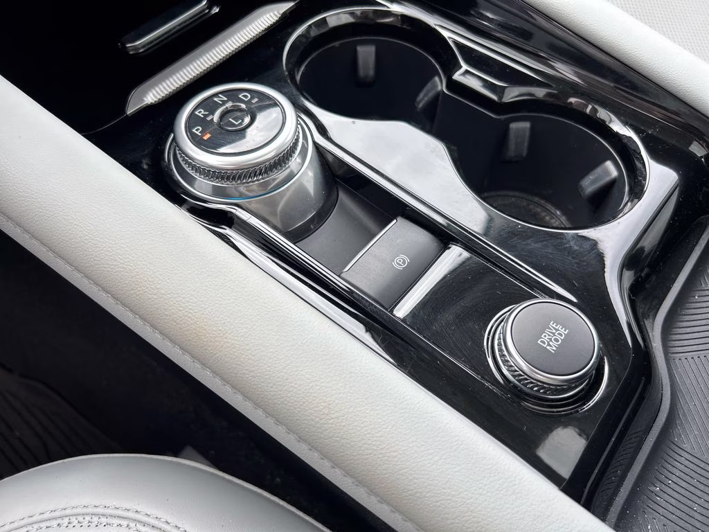 2025 White Metallic Ford Explorer Platinum 4X4 SUV