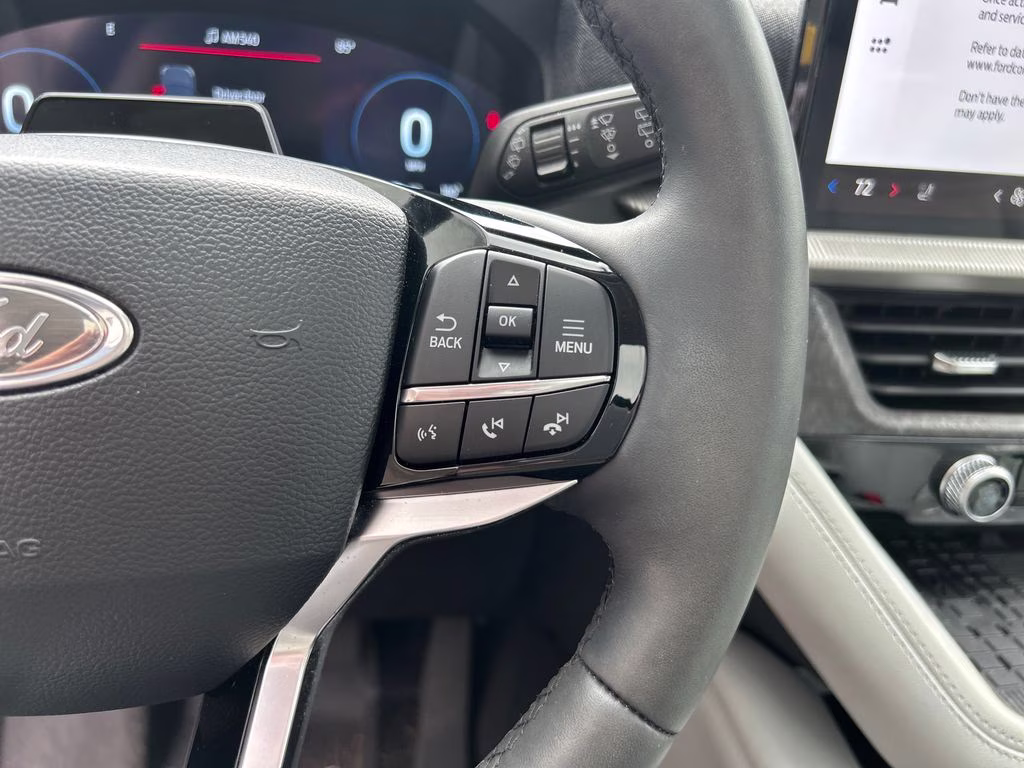 2025 White Metallic Ford Explorer Platinum 4X4 SUV