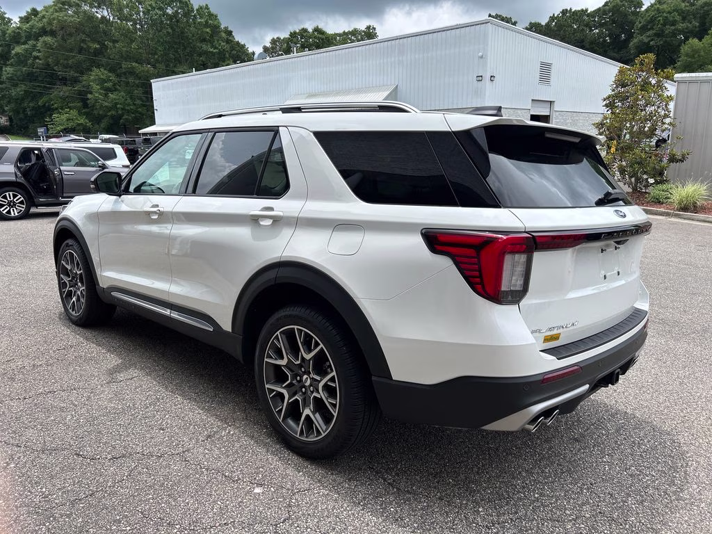 2025 White Metallic Ford Explorer Platinum 4X4 SUV