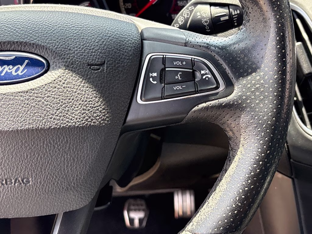 2017 Oxford White Ford Focus ST FWD Hatchback