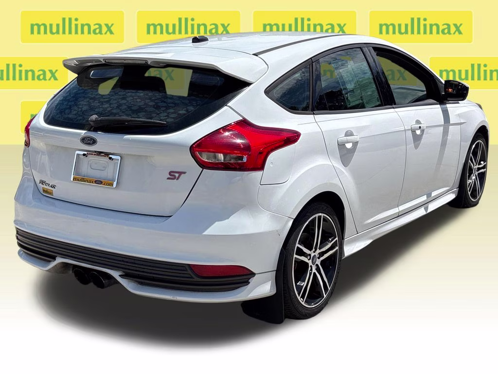 2017 Oxford White Ford Focus ST FWD Hatchback