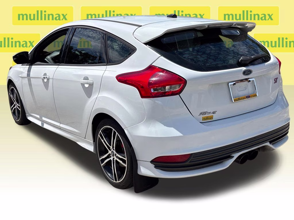 2017 Oxford White Ford Focus ST FWD Hatchback