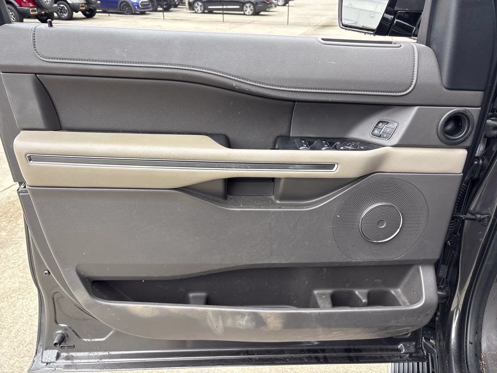 2020 Magnetic Ford Expedition XLT RWD SUV