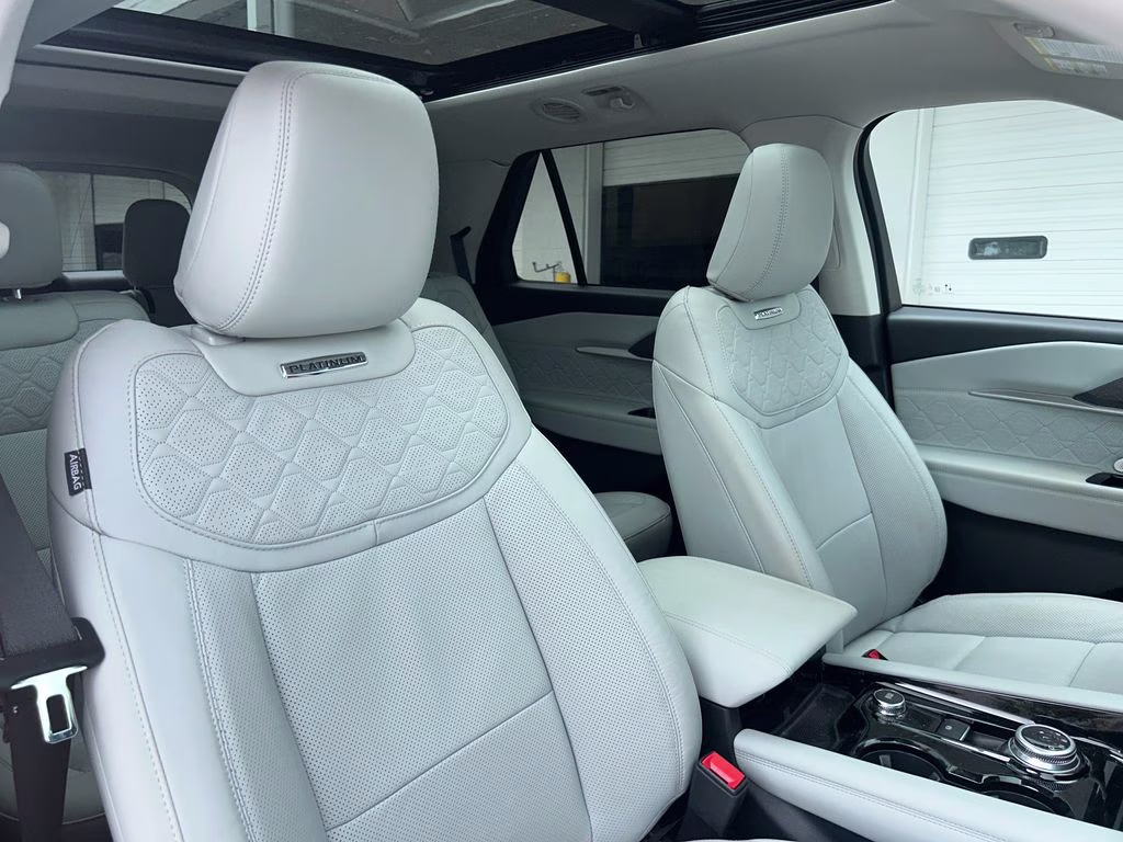 2025 Star White Metallic Tri-Coat Ford Explorer Platinum 4X4 SUV