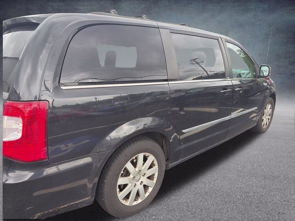 2011 Brilliant Black Crystal Pearlcoat Chrysler Town & Country Touring-L FWD Van