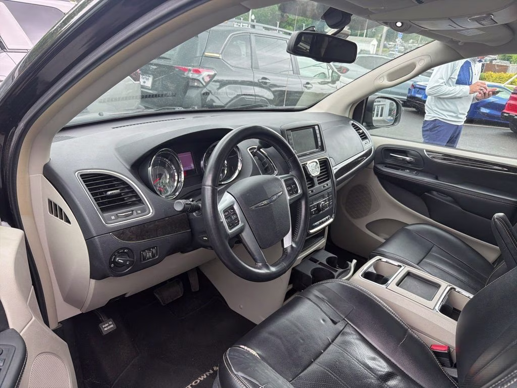 2011 Brilliant Black Crystal Pearlcoat Chrysler Town & Country Touring-L FWD Van