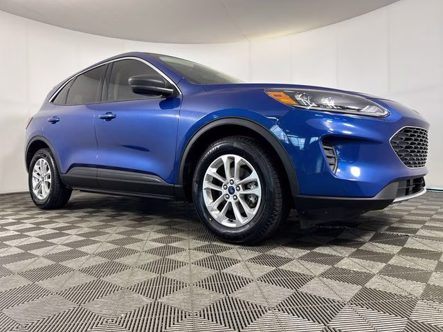 2022 Blue Metallic Ford Escape SE FWD SUV