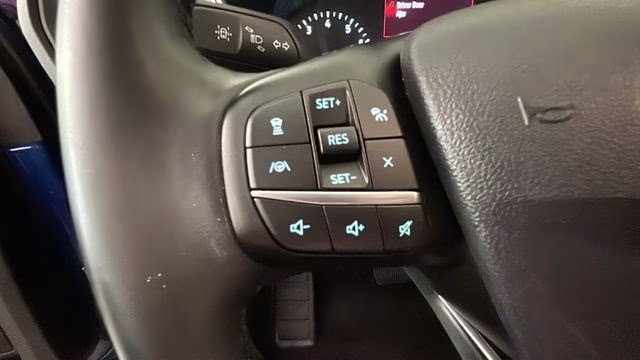 2022 Blue Metallic Ford Escape SE FWD SUV