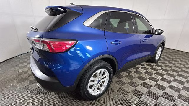 2022 Blue Metallic Ford Escape SE FWD SUV