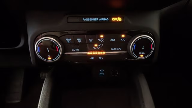 2022 Blue Metallic Ford Escape SE FWD SUV